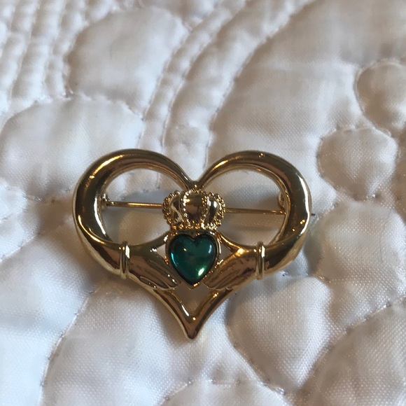 Avon Jewelry - ☘️ Shamrock Claddagh broche from Avon ☘️